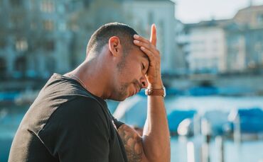 Stille Entzündungen sind schwer zu erkennen. Ständige Erschöpfung kann ein Symptom sein. (Symbolbild)