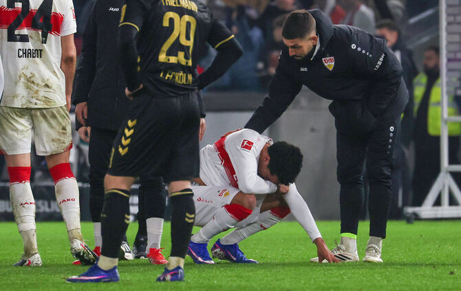 VfB-Profi Tiago Tomas brach nach dem Köln-Spiel in Tränen aus.