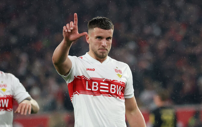 Ermedin Demirovic zeigt es an, wenn auch unbewusst: Ich bin der Zweitbeste der Bundesliga.