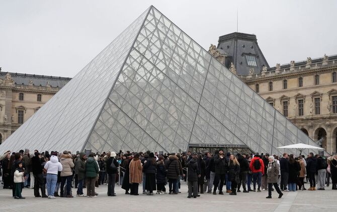 Festnahmen nach Betrugsverdacht im Louvre