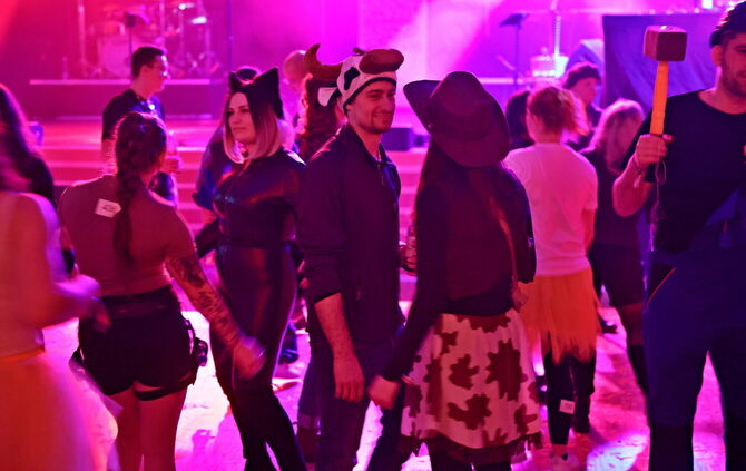 Bei der Faschingsparty in Schorndorf durfte kräftig geflirtet werden - die Veranstaltung richtete sich vor allem an Singles.