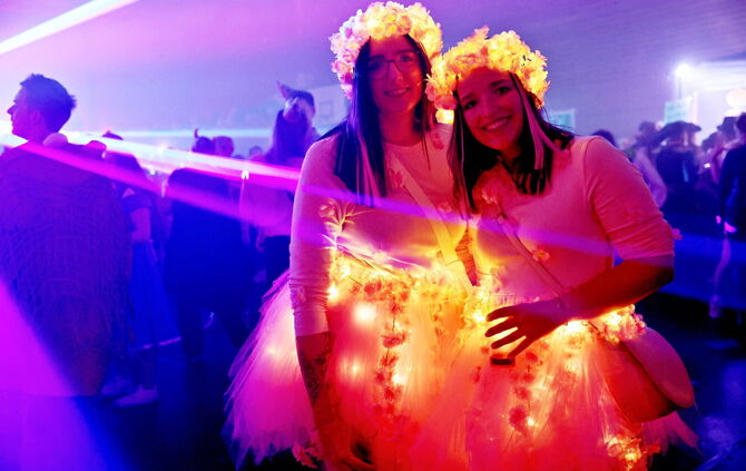 Ausgefallene Kostüme und ausgelassene Stimmung auf dem Handballer-Fasching in Welzheim.