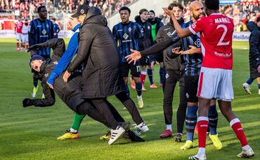 Kurze Rangeleien gab es nach dem Schlusspfiff in Cottbus.