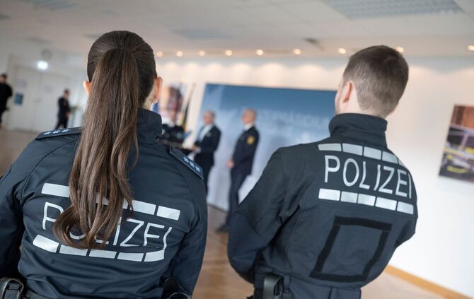 Beamte wurden so oft angegriffen wie nie - nun bekommen sie neue Uniformen.