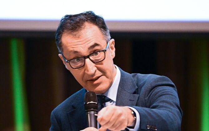 Vor einem Wahlkampfauftritt von Cem Özdemir wurde ein brennender Gegenstand entdeckt. Wie gefährlich war der Vorfall? (Archivbil