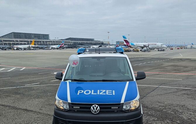 Polizei fängt Luftballon am Flughafen ab