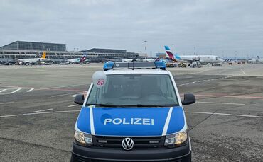 Polizei fängt Luftballon am Flughafen ab