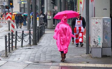 Auch am Dienstag kommt es nass vom Himmel.
