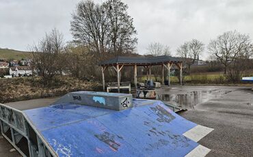 Einmal mehr haben Unbekannte am Unterstand an der Skatebahn an der Mittelquerspange gezündelt.