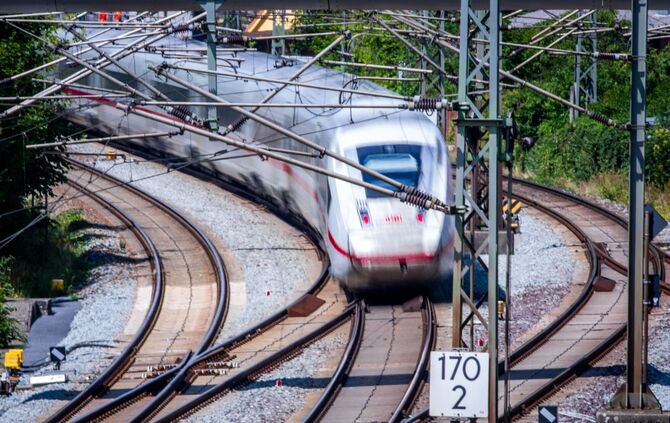 Mit der Bahn sind die Reisezeiten zu Zielen in Polen oft unverhältnismäßig lang. (Symbolbild)