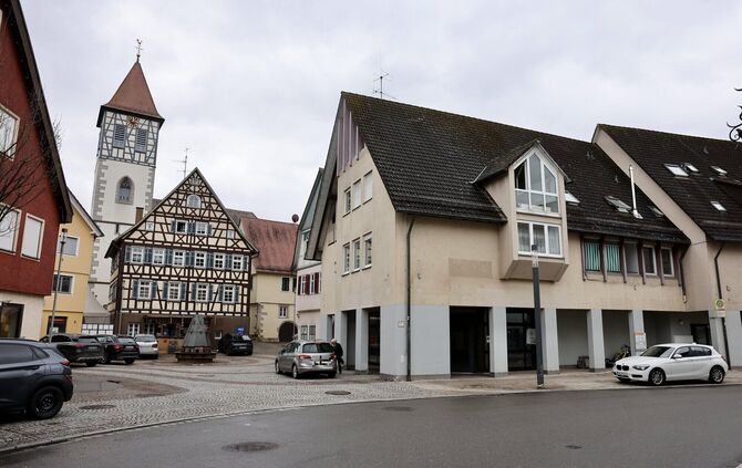 Leerstand seit Juni 2024: Das frühere NKD-Gebäude am Marktplatz in Rudersberg.
