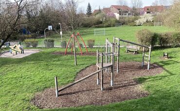 Auf die Grünfläche zur Bebauung hin soll die neue Kita kommen (Archivbild)