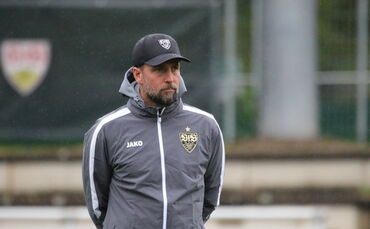 VfB-Trainer Sebastian Hoeneß wird vor dem Celtic-Spiel eine Pressekonferenz geben.