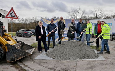 Spatenstich mit der TNG-Glasfaser GmbH in Remshalden - von links nach rechts: Gaby Scheidel (Erste Beigeordnete Remshalden), Sas