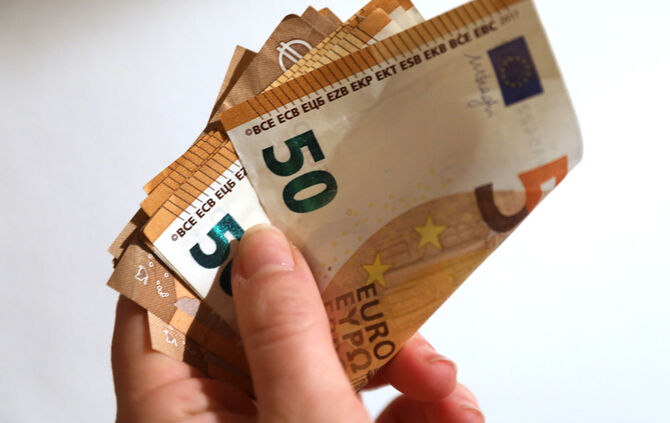 Der Mann rechnete mit einem Gewinn in Höhe von 750.000 Euro – und zahlte dafür eine niedrige sechsstellige Summe (Symbolfoto).