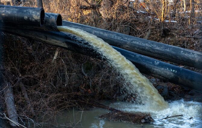 Abwasser im Fluss Potomac