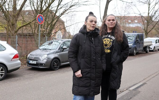 Die Parksituation in der Schorndorfer Straße ist für Anwohner schlimm, finden Monica Iacovone (links) und Mandy Flach, die seit