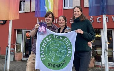 Stefan Kraft (links) vom Kulturhaus Schwanen und Katharina Eller (rechts) vom Zentrum für Schulqualität und Lehrerbildung mit No