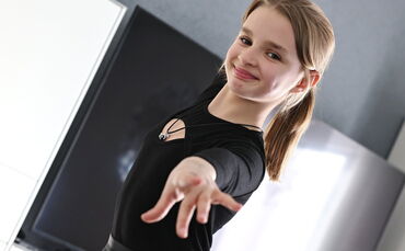 Die junge Nachwuchstänzerin Milia Maindok begeistert Jurys quer durch die Republik.