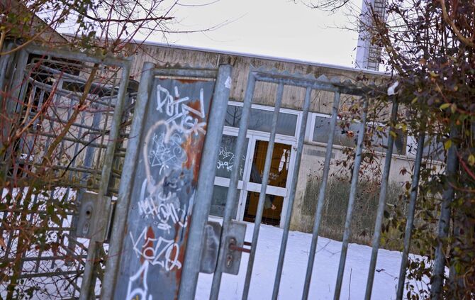 Das einstige Mineralbad Cabrio in Endersbach verfällt seit Jahren - bislang wurde es nicht abgerissen.