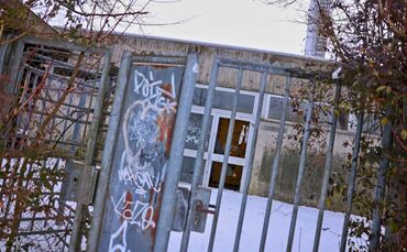 Das einstige Mineralbad Cabrio in Endersbach verfällt seit Jahren - bislang wurde es nicht abgerissen.