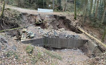 Seit der Hochwasserkatastrophe gibt es an dieser Stelle kein Durchkommen mehr im oberen Wieslauftal.