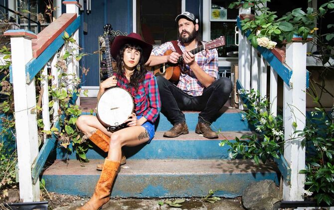 Das Folk-Duo The Lowest Pair aus Minneapolis.