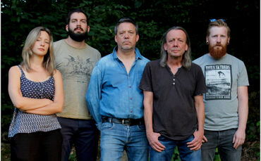 Mick Scheuerle tritt mit seiner Band The Rainbow Turtles im Lamm in Leutenbach auf.