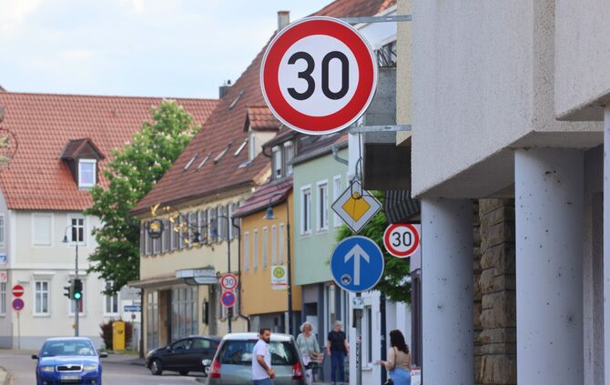 Schilderwald mit „Tempo 30“ in Remshalden-Geradstetten (Symbolfoto).