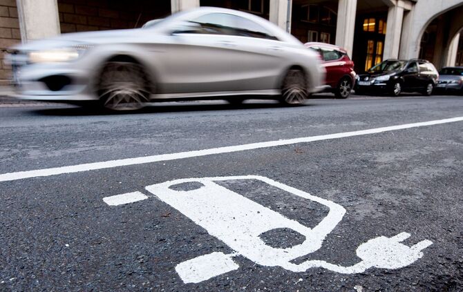 E-Volution in kleinen Raten: E-Autos leasen oder im Abo fahren?