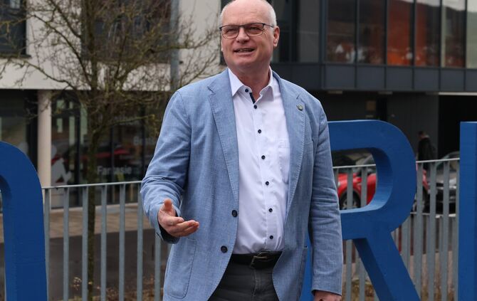 Reinhard Molt wird zweifach herausfordert - so geht es ihm dabei.