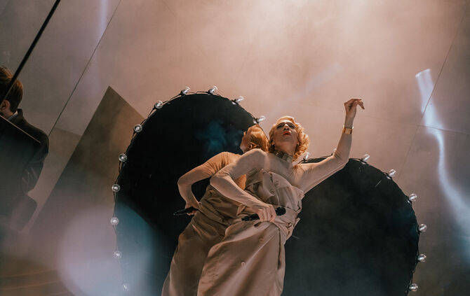 Cabaretstar Sven Ratzke präsentiert die Show „Marlene – Leben und Chansons einer Diva" im Bürgerzentrum Waiblingen.