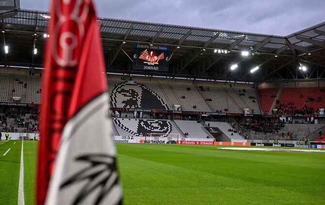 Der SC Freiburg wird auch im heimischen Europa-Park-Stadion künftig mit dem Namen Lexware auf der Brust spielen.
