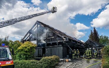 Lorch: Holzwohnhaus in Vollbrand – 1 Verletzte