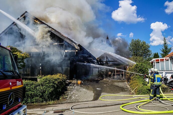 Lorch: Holzwohnhaus in Vollbrand – 1 Verletzte