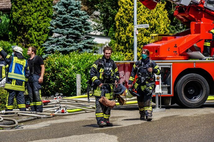 Lorch: Holzwohnhaus in Vollbrand – 1 Verletzte