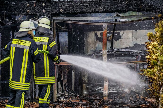 Lorch: Holzwohnhaus in Vollbrand – 1 Verletzte