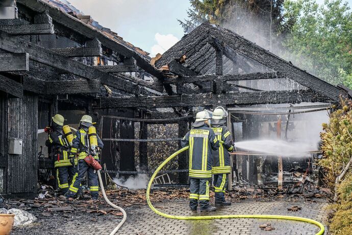 Lorch: Holzwohnhaus in Vollbrand – 1 Verletzte