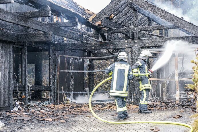 Lorch: Holzwohnhaus in Vollbrand – 1 Verletzte