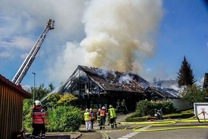 Lorch: Holzwohnhaus in Vollbrand – 1 Verletzte