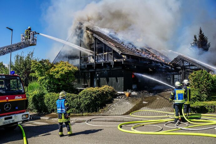 Lorch: Holzwohnhaus in Vollbrand – 1 Verletzte