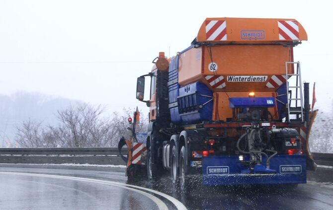 Die Straßen im Rems-Murr-Kreis könnten ab Donnerstagabend (19.02.) glatt sein.