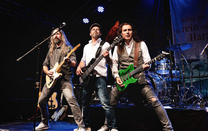 Quotime, die Status-Quo-Tributeband um Gitarrist Kai-Uwe Scheffler, tritt in der Discothek Belinda auf.