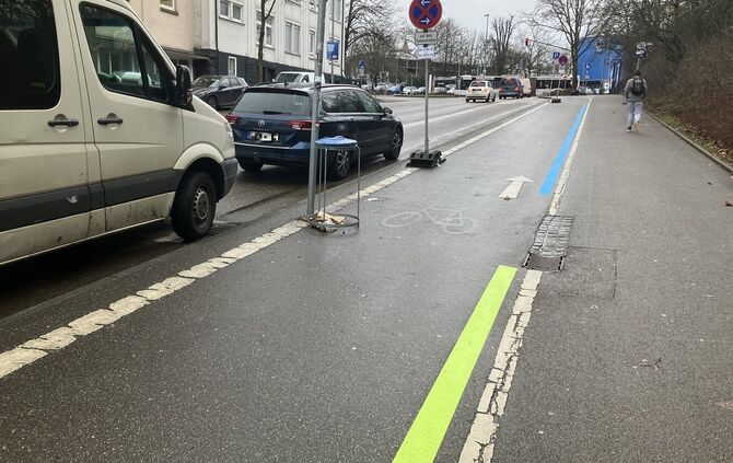 Blau, Grün, Rot: In der Dammstraße in Waiblingen soll wieder ein Farbkonzept helfen, den richtigen Ersatzbus nach Stuttgart, Can