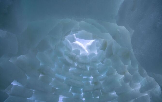 Eisberge türmen sich an der Ostseeküste