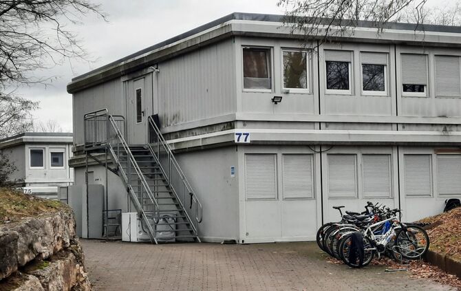 Die Wohncontainer-Anlage auf dem Cabrio-Gelände in Weinstadt-Endersbach: In die hintere Reihe, ins „Haus 75“, soll das Übergangs