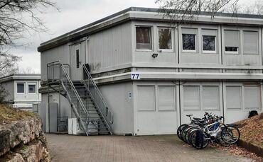 Die Wohncontainer-Anlage auf dem Cabrio-Gelände in Weinstadt-Endersbach: In die hintere Reihe, ins „Haus 75“, soll das Übergangs
