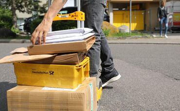 Die meisten Postzusteller tragen die Briefe zuverlässig aus (Symbolfoto).