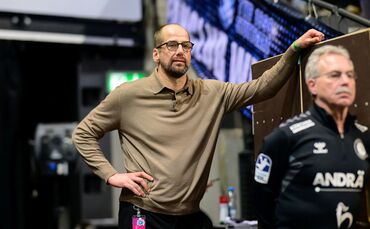 Der TVB-Geschäftsführer Jürgen Schweikardt (rechts Betreuer Herbert Stadler) hat den Kader für die kommende Spielzeit nahezu bei