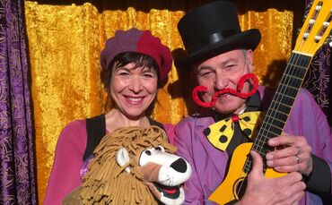 Vladi und Christof Altmann präsentieren ihre Zirkusshow »Der Löwe lacht« in der Alten Kelter Korb.